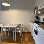 Apartamento New! A Wonderful Gem! Private Yard, Carport And Sauna *