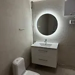 New! A Wonderful Gem! Private Yard, Carport And Sauna Apartamento