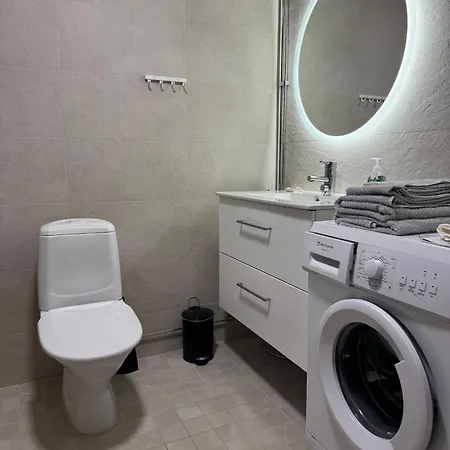New! A Wonderful Gem! Private Yard, Carport And Sauna דירה